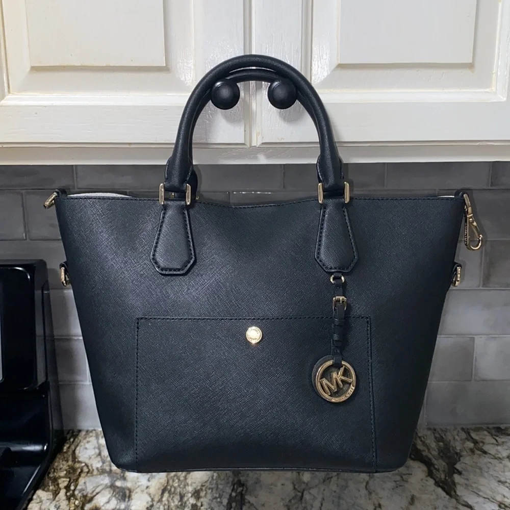 Michael Kors Jet Set TZ Snap Pocket Shoulder Bag